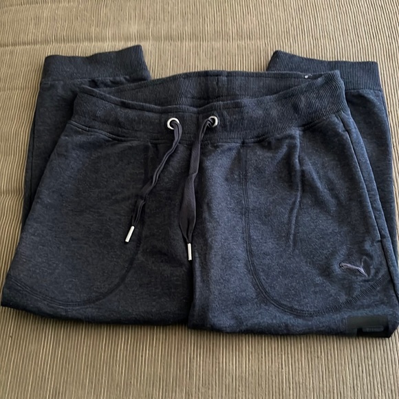 Puma sports cropped sweatpants. - Picture 4 of 9